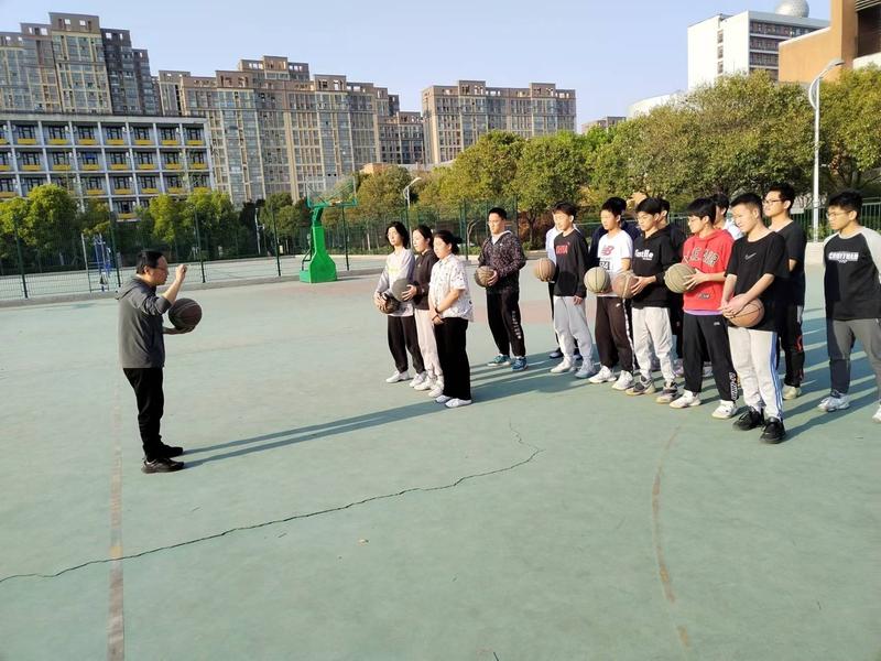 郑州市第一中学2023年4月篮球社社团活动照片 (2)
