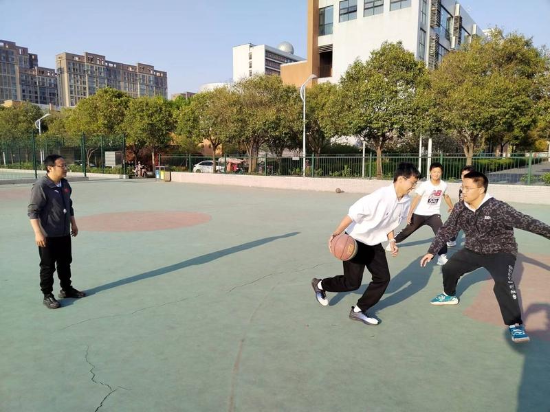 郑州市第一中学2023年4月篮球社社团活动照片 (5)