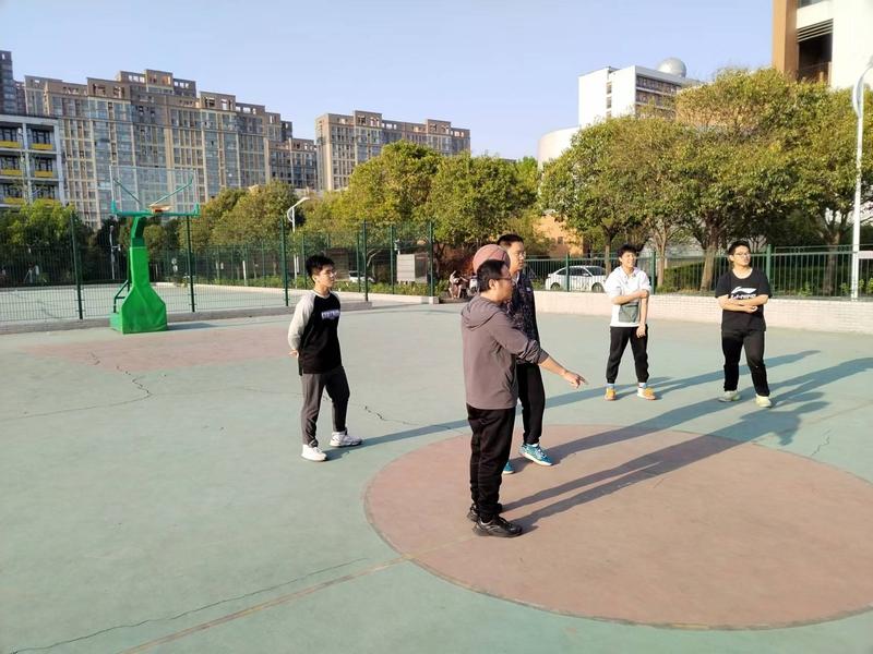 郑州市第一中学2023年4月篮球社社团活动照片 (8)