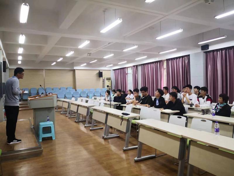 郑州市第一中学2023.5.11生活中的数学社团活动照片 (1)
