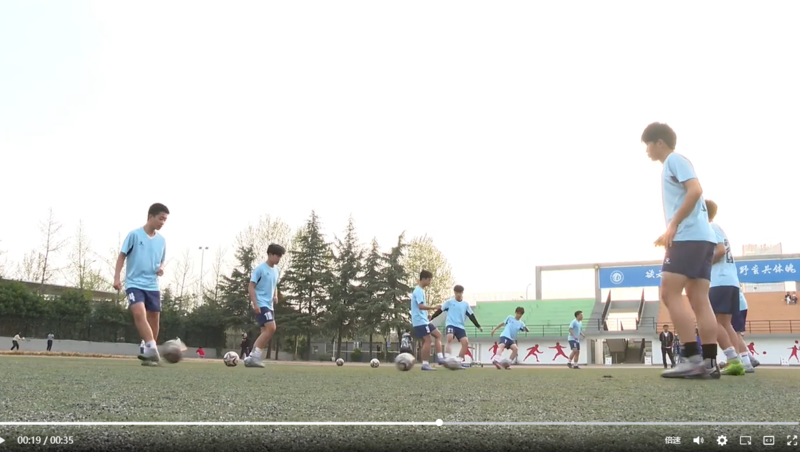 郑州市第一中学2023年4月足球爱好者协会社团活动照片 (8)